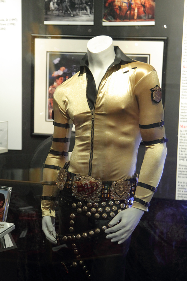 Did Michael Bush also make a gold version of the Bad Tour outfit?, MJJCommunity